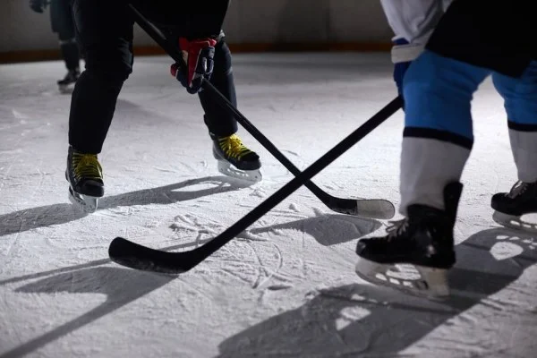 KHL常规赛莫斯科迪纳摩主场不敌圣彼得堡陆军攻防失衡遗憾落败